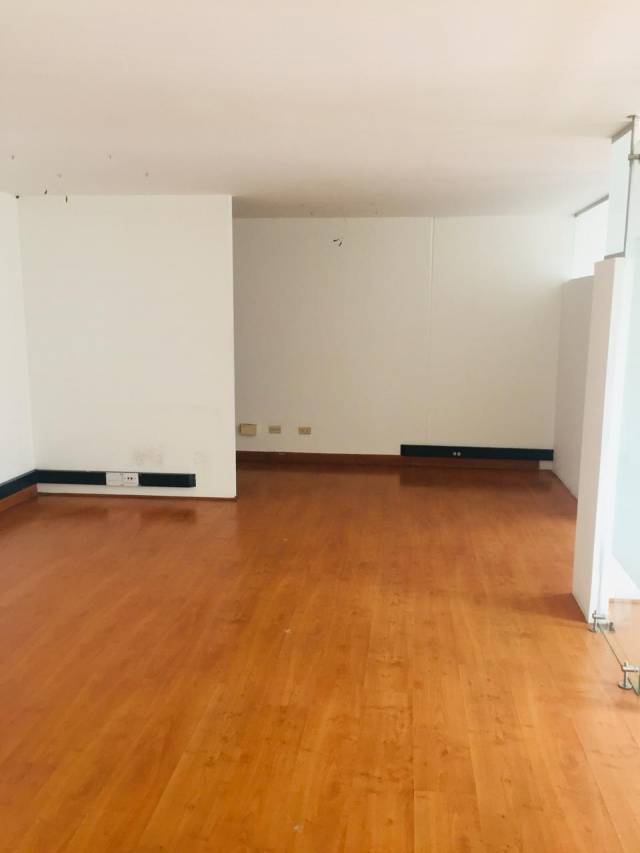 Ofrezco en Arriendo oficina en Bogota Barrio Chico Norte Lago 82Mtrs