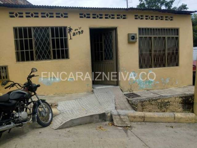 SE VENDE CASA BARRIO CRISTALINAS