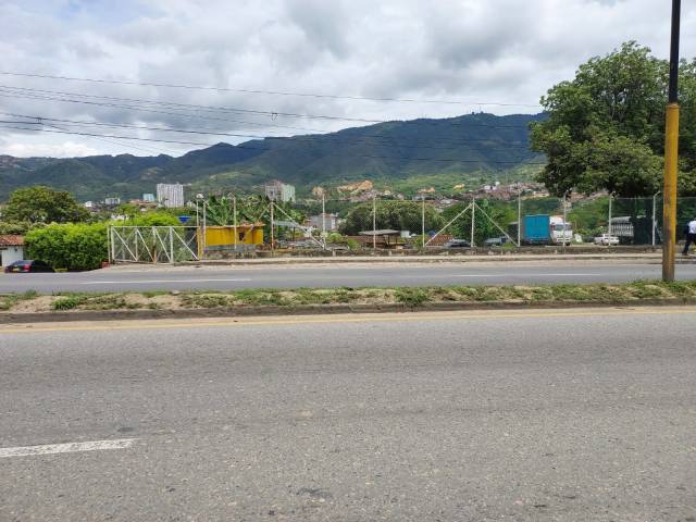 Vendo Lote en Giron sobre la vía, excelente vitrina comercial