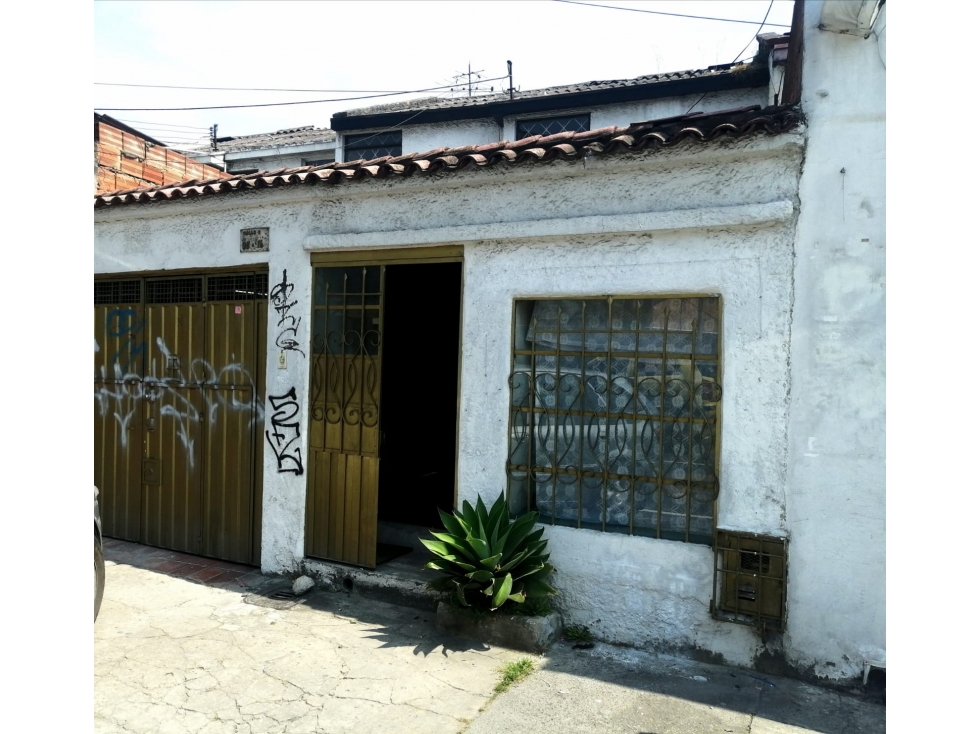 EXCELENTE CASA PARA USO COMERCIAL