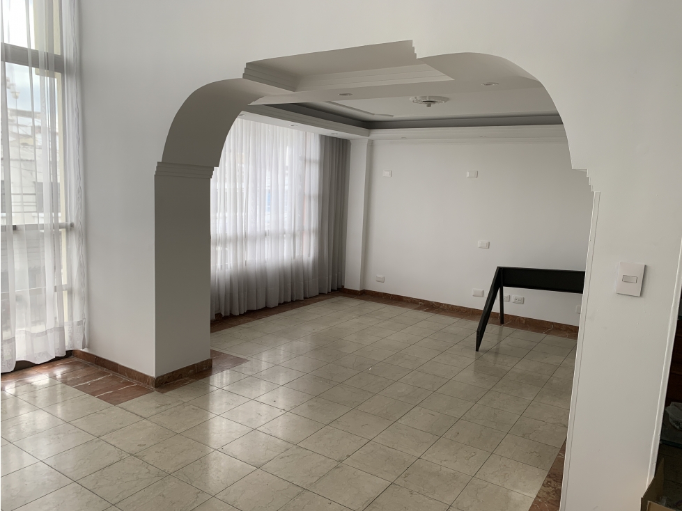 Se arrienda casa para oficina mixta en Modelia,345 m2