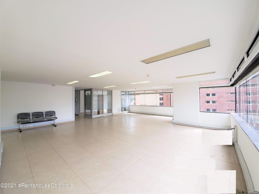 Comercial en  Samper(Bogota) COD: 22-1037