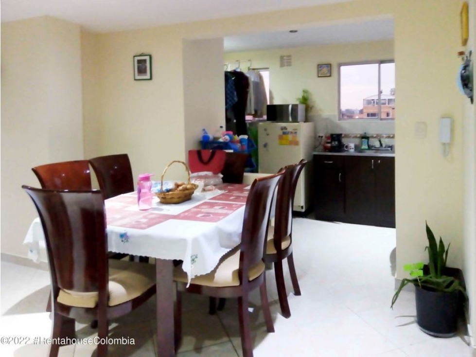 Vendo Apartamento en  Capellania(Cajica) C.C 22-1772