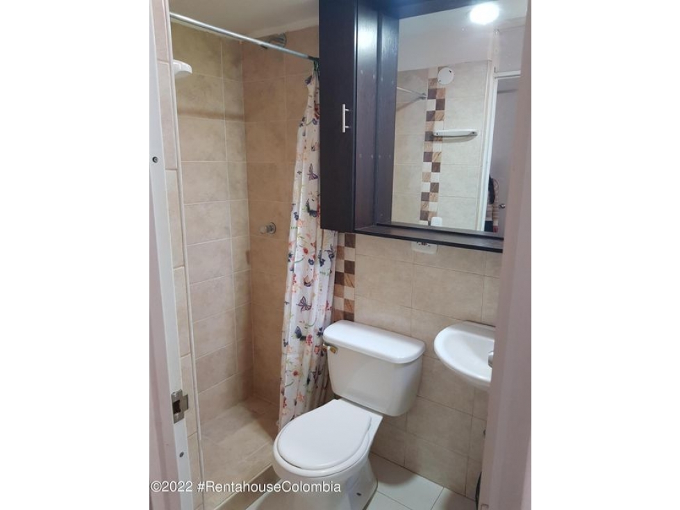 Apartamento en  Los Alpes(Bogota) RAH CO: 22-2430