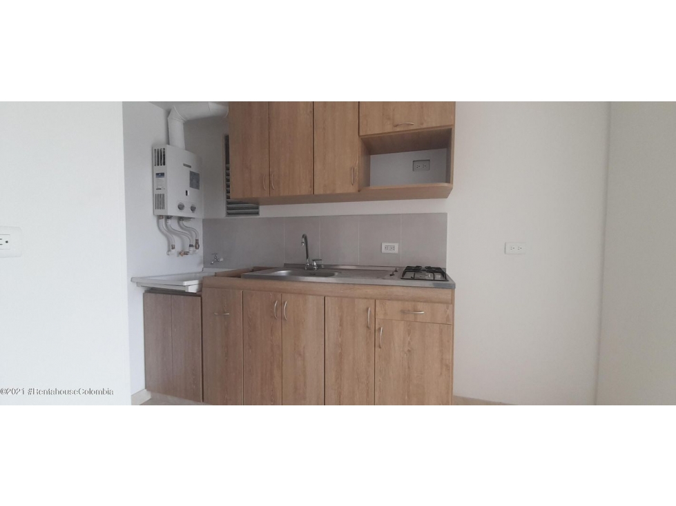 Apartamento en  Villa del Rio RAH CO: 22-1321