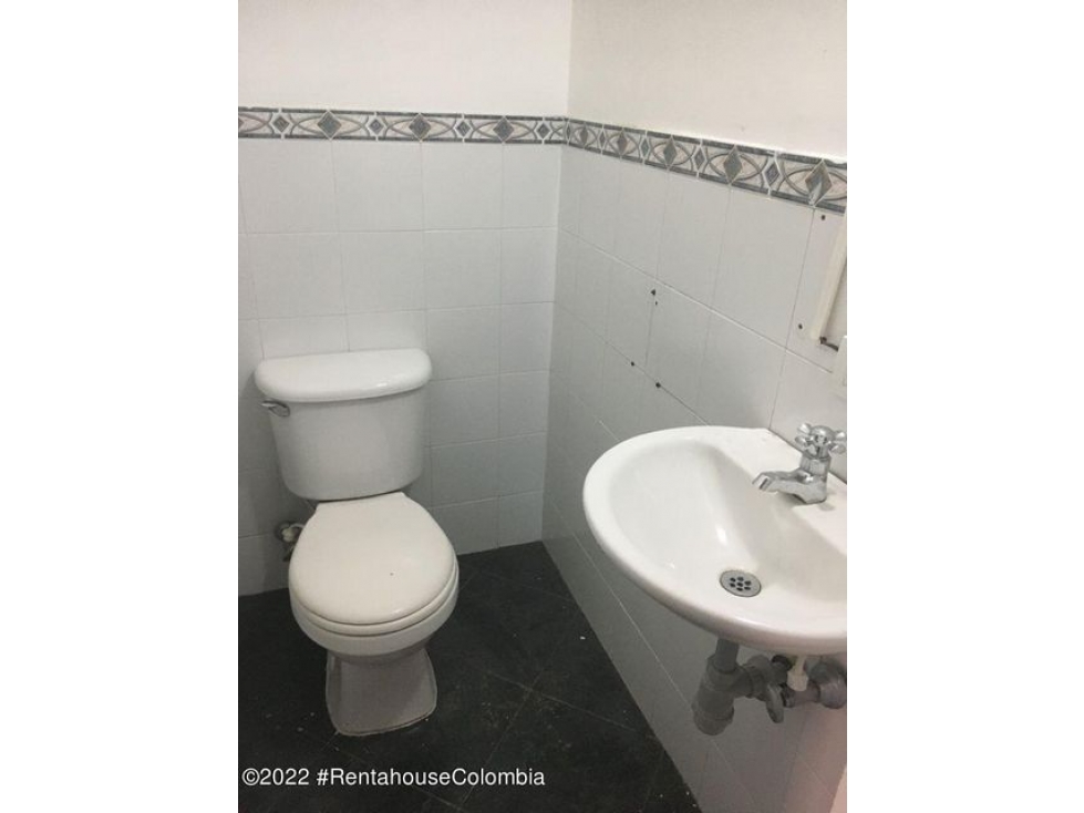 Vendo Comercial en  Suramericana C.O 23-1533