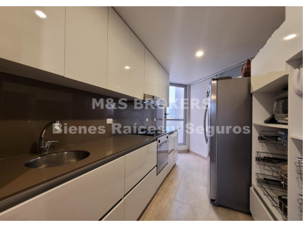 APARTAMENTO REMODELADO EN CHICO NORTE III EDIFICIO CON PISCINA