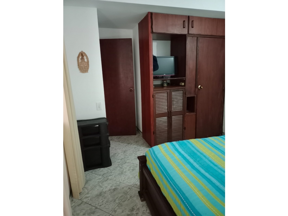 SE VENDE CASA EN LA MOTA - UNIDAD CERRADA