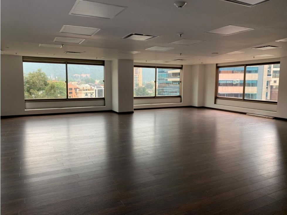 OFICINA EN VENTA EN BOGOTA- Santa Bárbara 170 m2