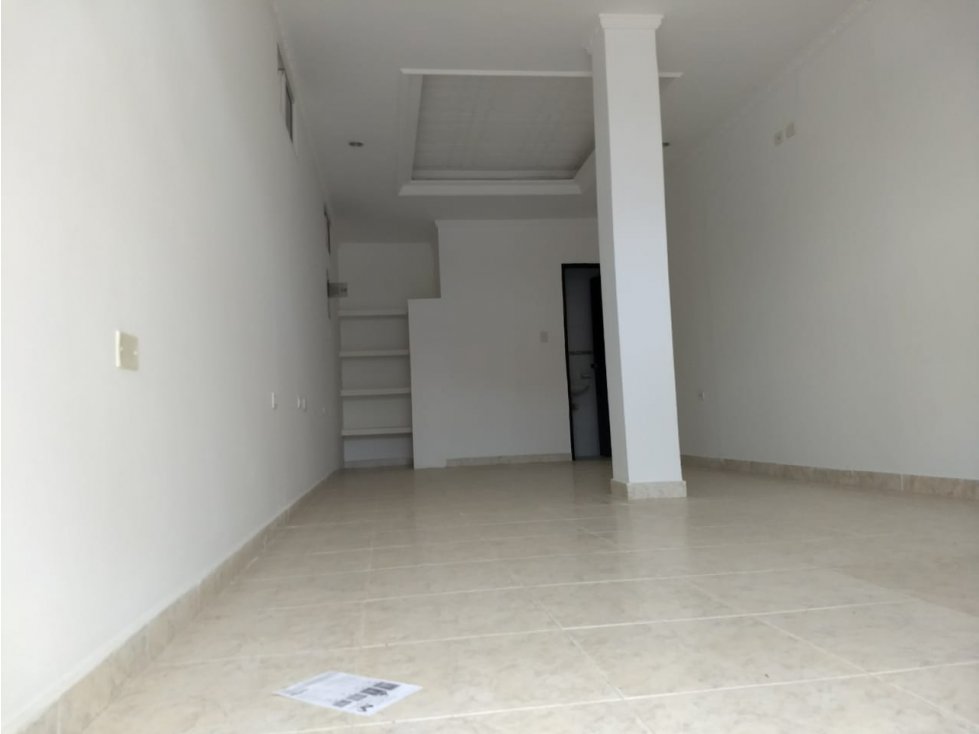 ARRIENDO LOCAL EN LA 32 CON 11