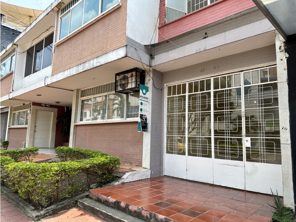 SE VENDE CASA COMERCIAL EN SOTO MAYOR.