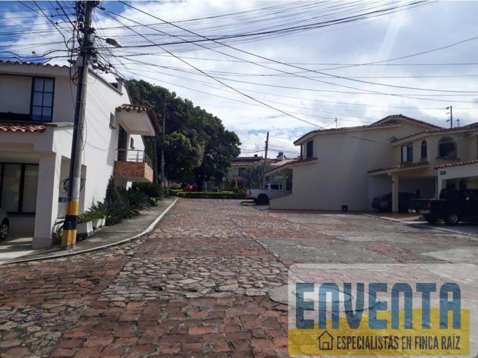 VENDO CASA EN EL CONJUNTO RESIDENCIAL LA PERA EN FLORIDABLANCA