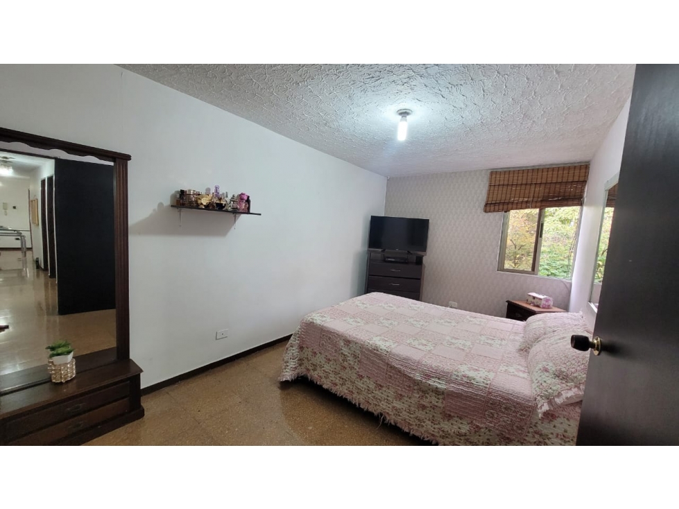 SE VENDE APARTAMENTO EN EL GUABAL EN PISO 4 SIN ASCENSOR