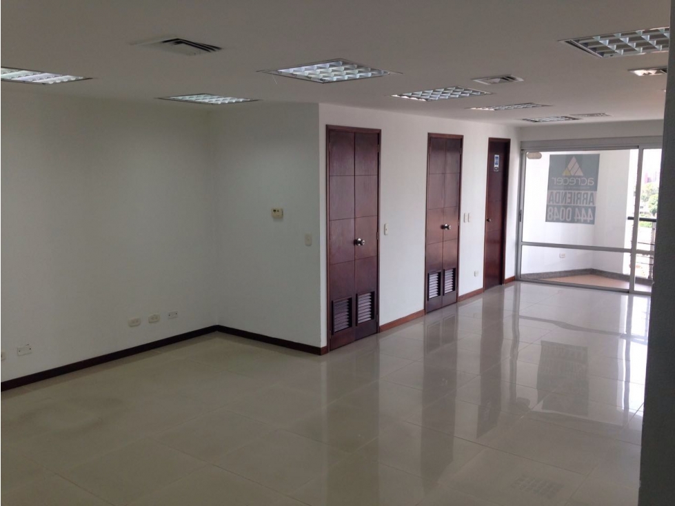 Arriendo Oficina en la 33