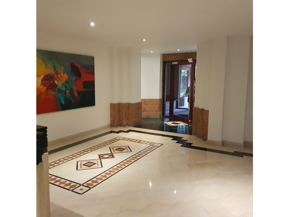 VENTA APARTAMENTO EN ROSALES  CON TERRAZA ABAJO DE LA CIRCUNVALAR