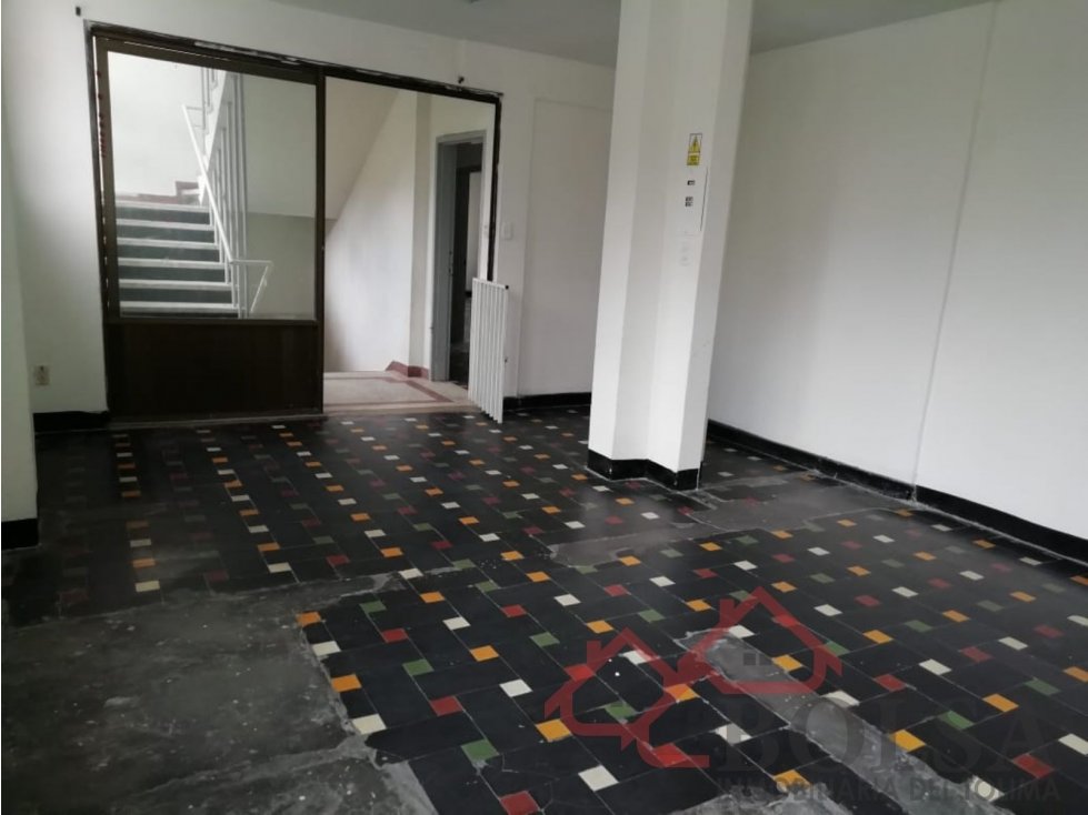 ARRIENDO EDIFICIO  PARA COLEGIO O UNIVERSIDAD EN BARRIO LA POLA