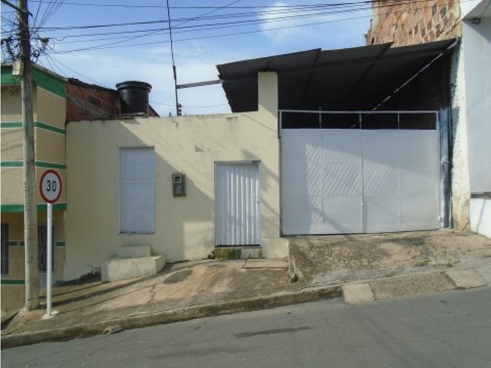 SE VENDE CASA GRANDE EN BARBOSA SANTANDER.