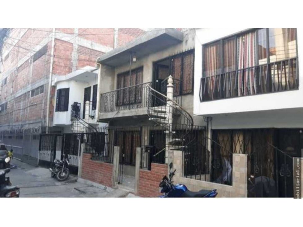 Alquilo casa segundo piso en el sur de cali barrio ciudad córdoba