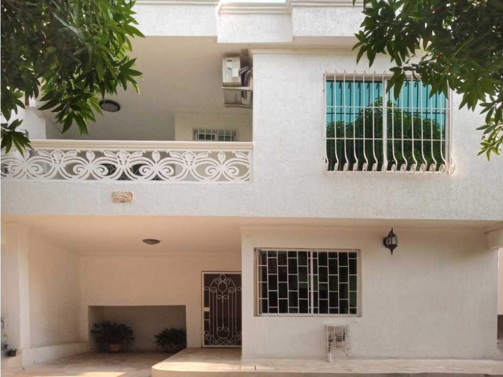 CASA EN VENTA EN RODAREDO, CASA EN SANTA MARTA.