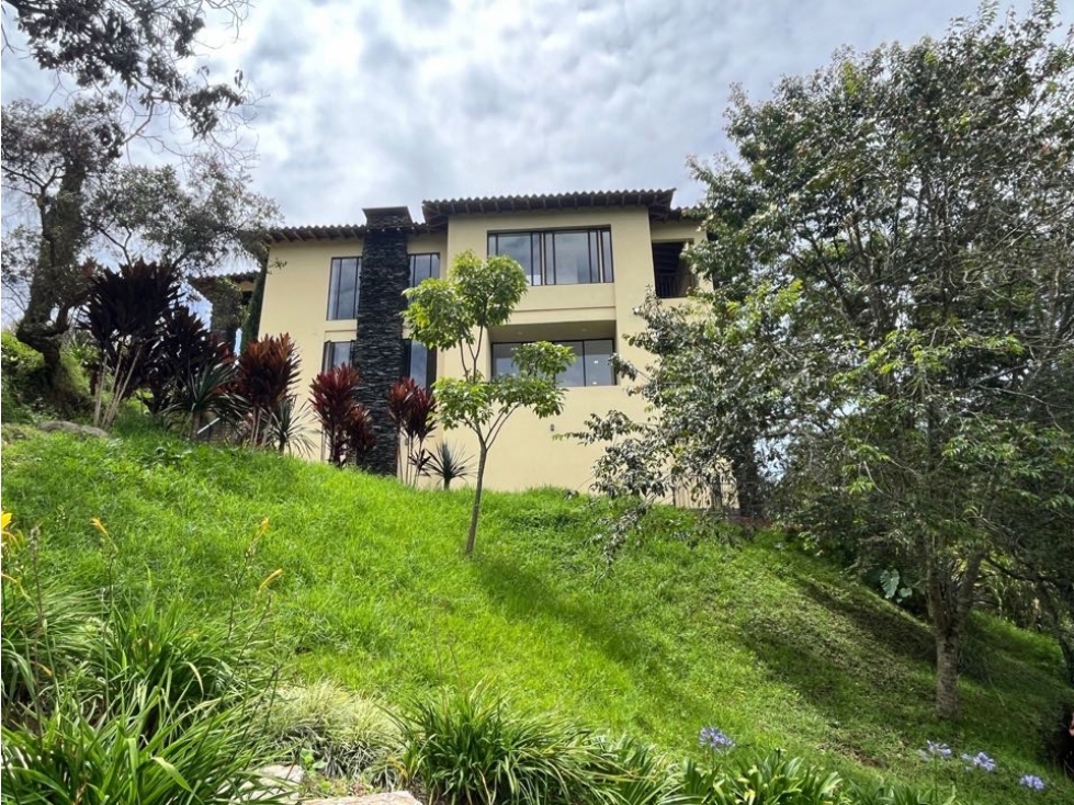 ENCANTADORA FINCA DE LUJO EN VENTA  UBICADA EN RIONEGRO