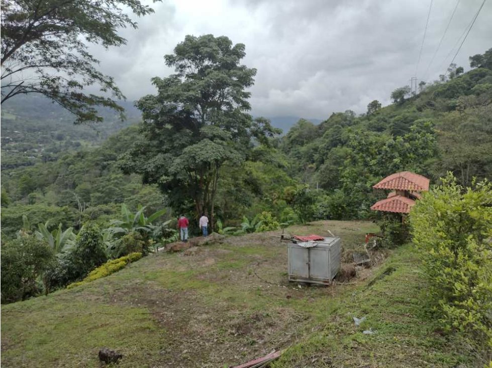 Lote campestre sobre vía a La Mesa