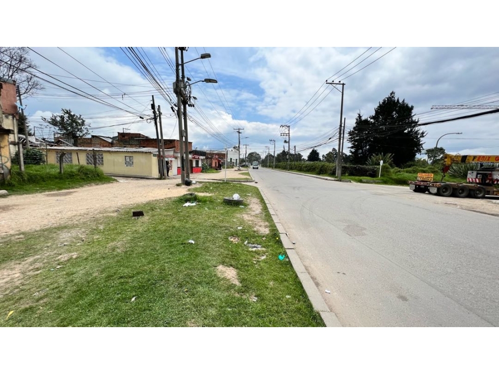 Lote Uso Comercial e Industrial - Fontibón