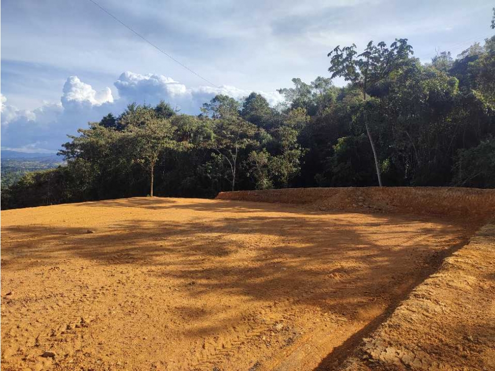 Lotes en Guarne 2.500 m2 con bosque y nacimiento de agua.