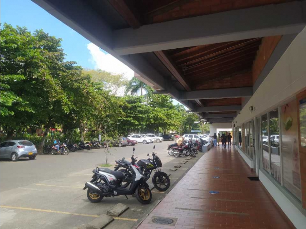 ESPACIO DE 110 M2 EN CENTRO COMERCIAL DE CAUCASIA ANTIOQUIA