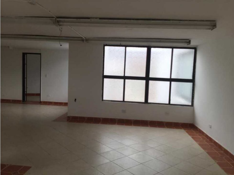 Se alquila local comercial por el centro Medellín