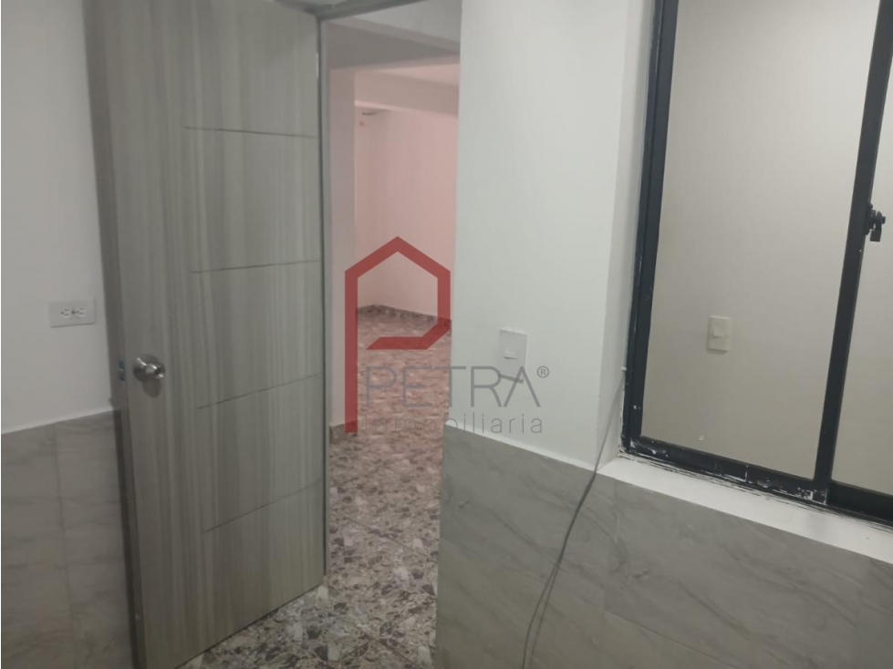 SE ARRIENDA CASA PRIMER PISO, ROBLEDO AURES 2