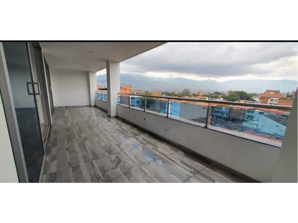 SE VENDE AMPLIO APARTAMENTO EN LAURELES