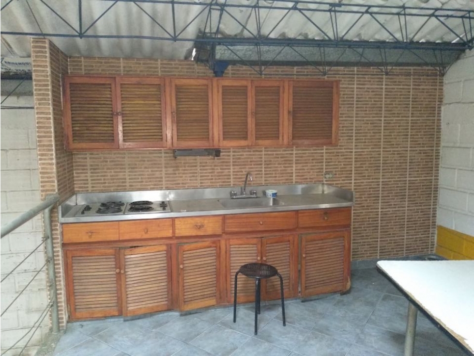 SE VENDE BODEGA EN BELEN SAN BERNARDO ESTÁ RENTANDO