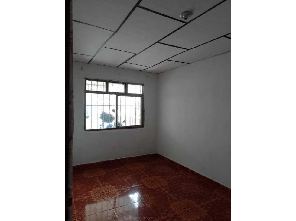 SE VENDE CASA EN CALARCA SECTOR VERSALLES .