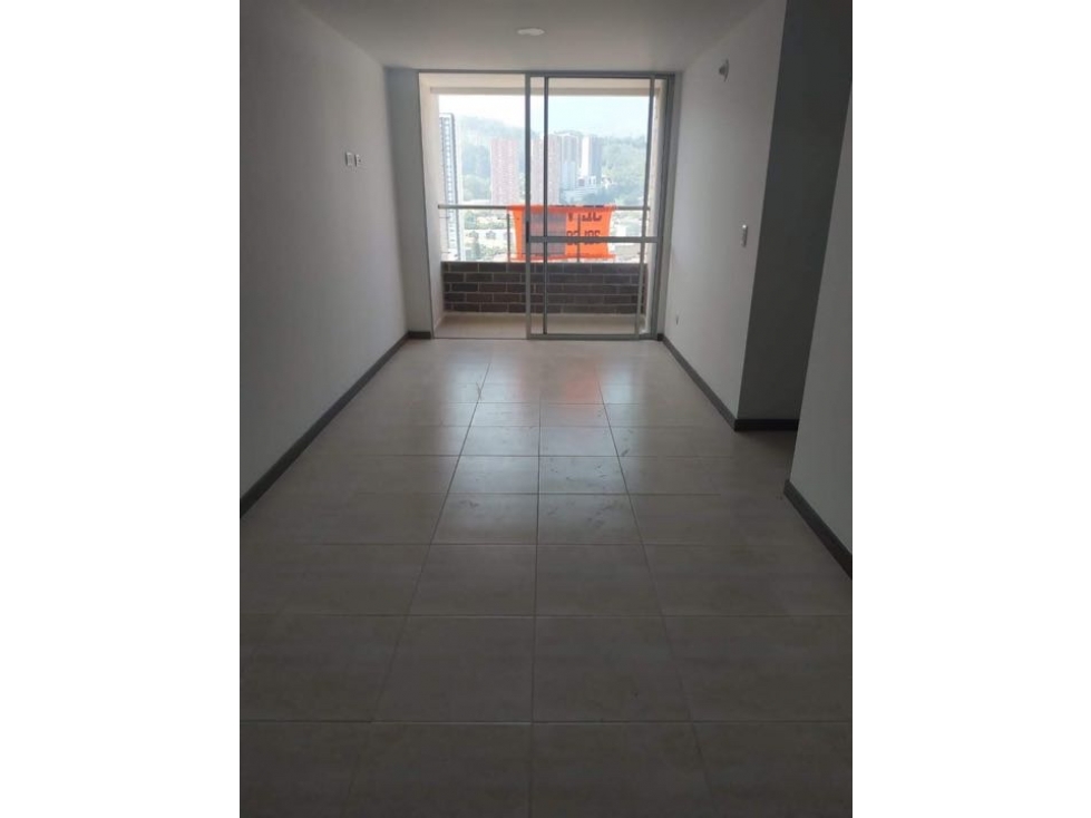 SE VENDE ESPECTACULAR APARTAMENTO CON VISTA EN CALLE LARGA SABANETA