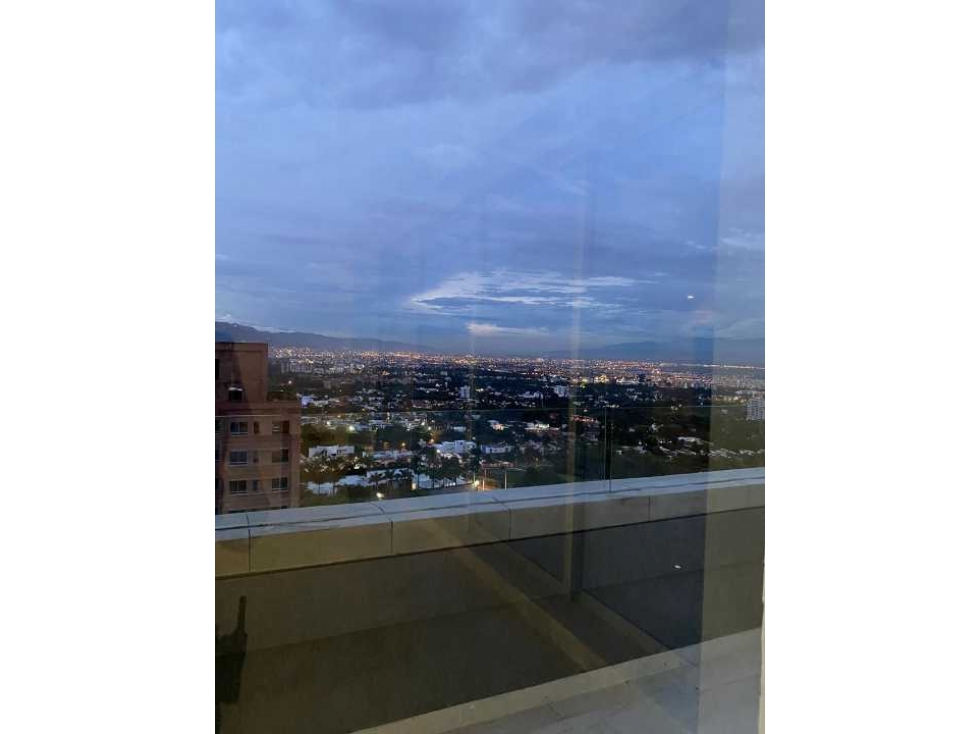 Se vende espectacular penthouse Umbría Garden Pance