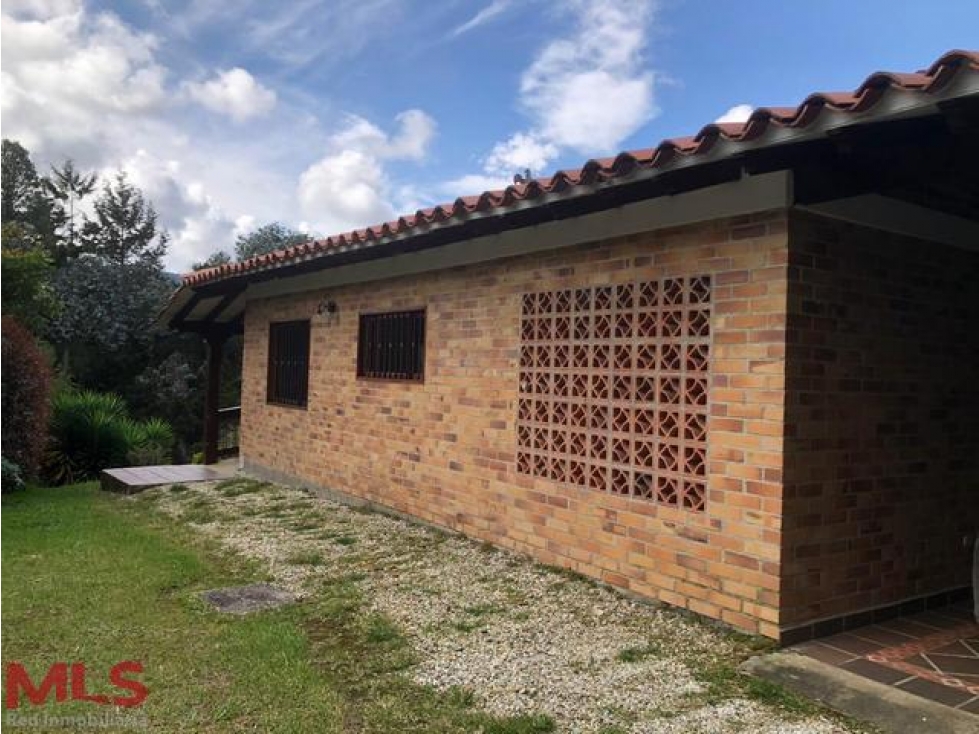 Se vende hermosa finca en la variante las palmas(MLS#238321)