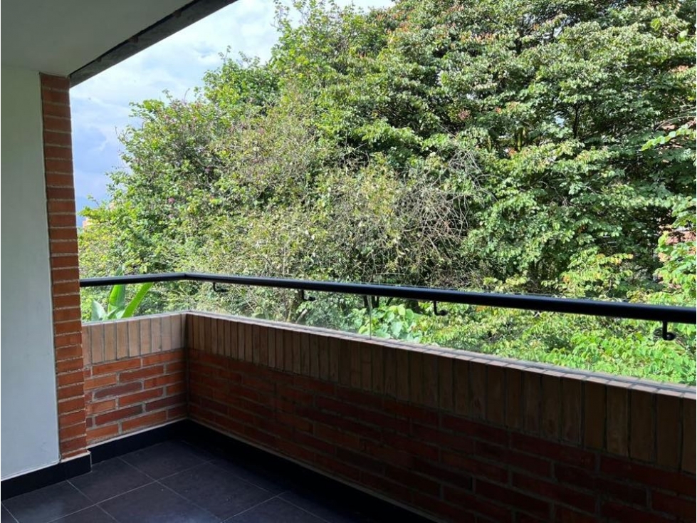 Se vende o se arrienda excelente casa en poblado