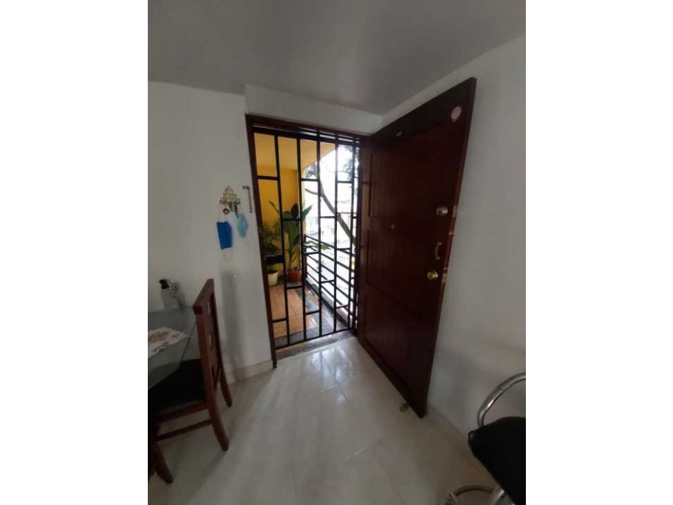 Vendo apartamento cuarto piso, en condominio barrio napoles