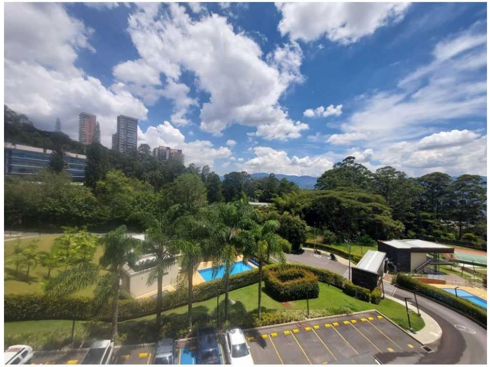 VENDO APTO 5TO PISO EN CONJUNTO, UBICADO EN EL POBLADO -MEDELLIN