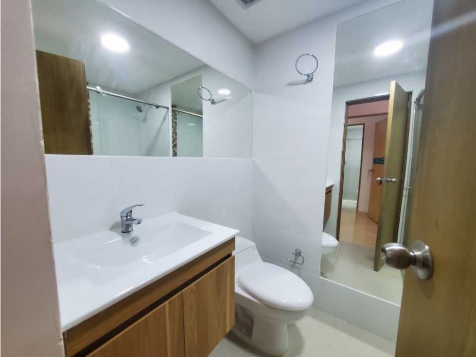 VENTA APARTAMENTO MIRAFLORES LB 6580910 CON PARQUEADERO 102 CALI