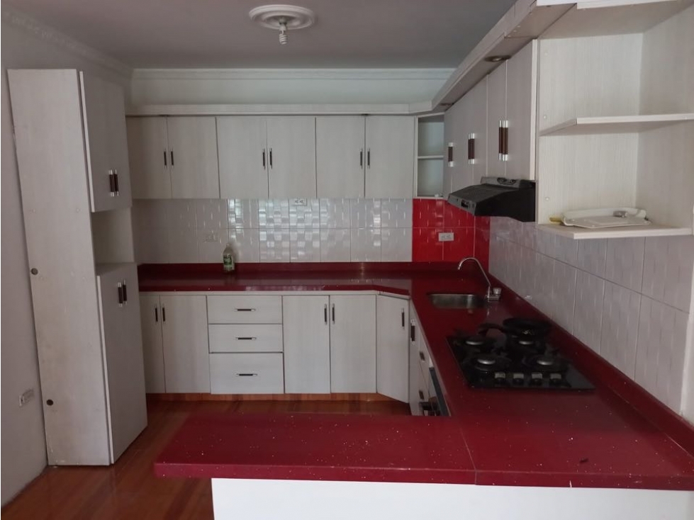 VENTA DE CASA CON LOCAL COMERCIAL Y PARQUEADERO CUBIERTO (LIS)